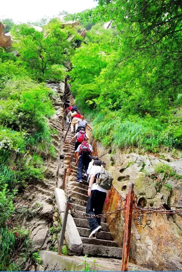 暑假爬华山需要准备什么,暑假周末登华山的人更多吗