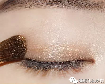 戚薇的妆容教程,戚薇湿发烟熏妆