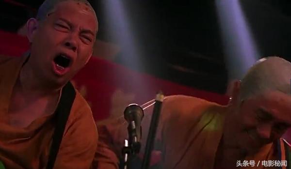 少林足球大师兄举白旗,少林足球大师兄假动作过人表情包