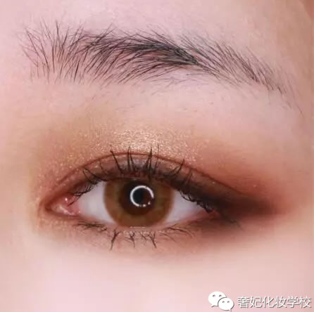 戚薇的妆容教程,戚薇湿发烟熏妆