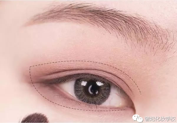 戚薇的妆容教程,戚薇湿发烟熏妆