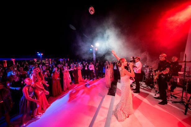 施华洛世奇5月生辰石戒指,施华洛世奇钻石是水晶还是玻璃