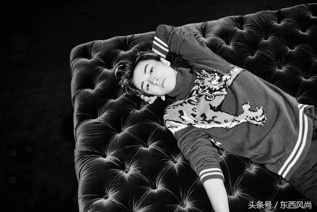 王俊凯综艺穿蓝衣服,王俊凯在综艺中的衣服