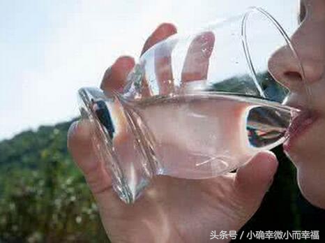 楗按鏈洪噷钘忕潃澶氬皯鍋ュ悍闅愭偅,璀︽儠楗按鏈虹殑鍋ュ悍闅愭偅