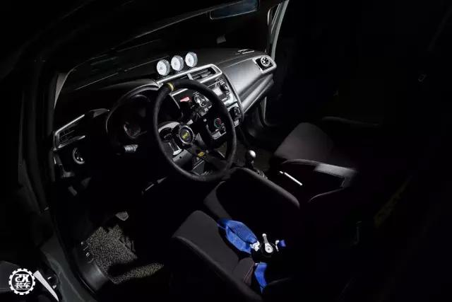 70万的进口思域太遥远，杭州车友将飞度GK5打导致Type-R外观