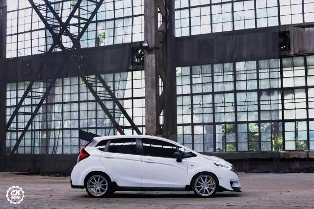 70万的进口思域太遥远，杭州车友将飞度GK5打导致Type-R外观