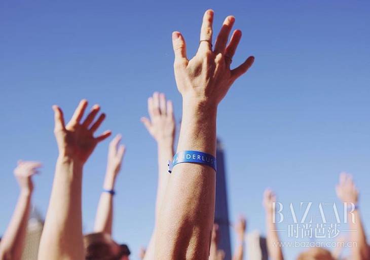 旅行照这么摆pose就很好看,出门旅游拍照姿势ins