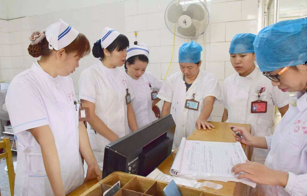 剖腹产后怎么样才容易放屁,剖腹产孕妇如何快速排气放屁