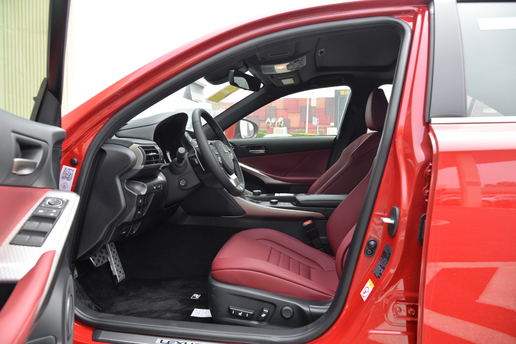 雷克萨斯is300fsport和普通版区别,雷克萨斯is300fsport深度评测