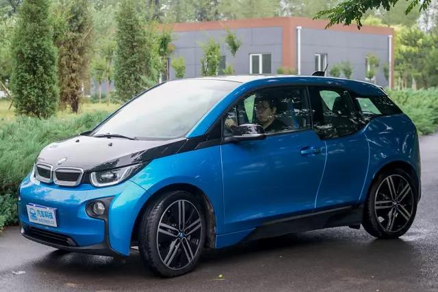 宝马i3新老款对比,宝马i3第一款现在还值得入手吗