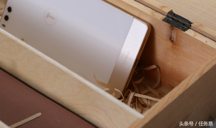 手机也被跟风丨杨幂，赵丽颖，王思聪的手机被赞别致？最后胡歌的手机亮了！