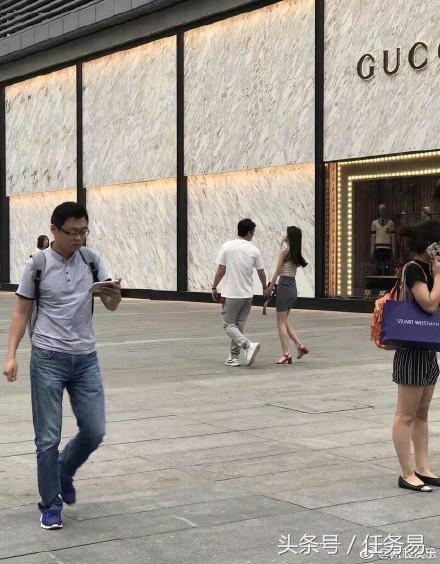 手机也被跟风丨杨幂，赵丽颖，王思聪的手机被赞别致？最后胡歌的手机亮了！