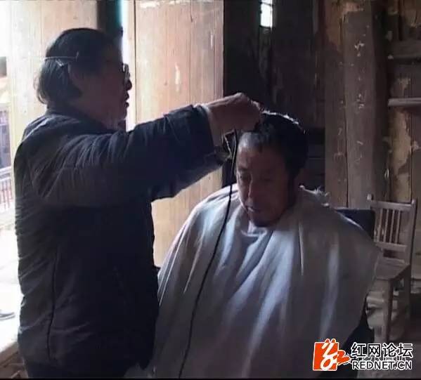 安化一老街居然藏了一位80岁绝美女理发师！