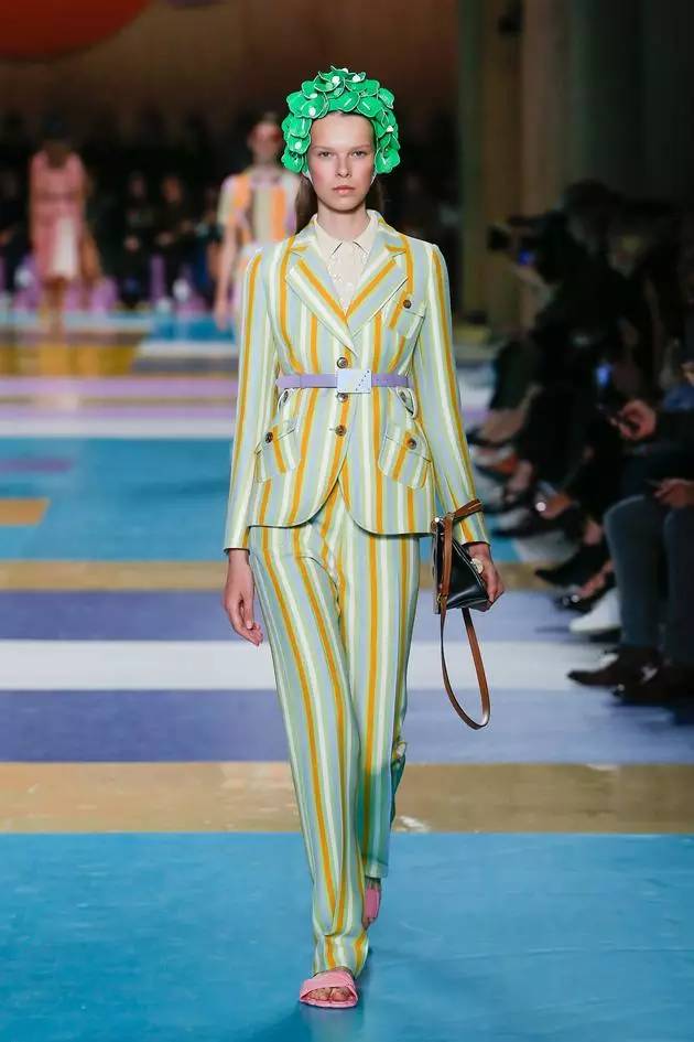 土气的塑料凉鞋,四季塑料凉鞋