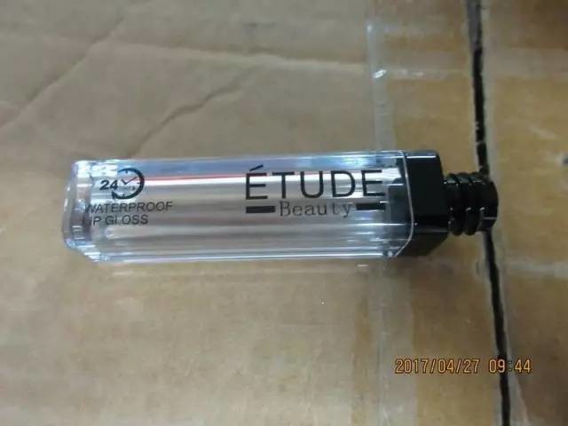 你辛辛苦苦代购的资生、倩碧等化妆品，或许来自小作坊