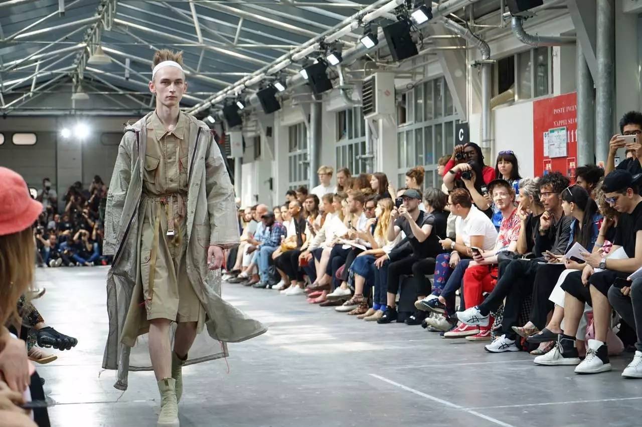 vetements联名耐克,vetements联名版