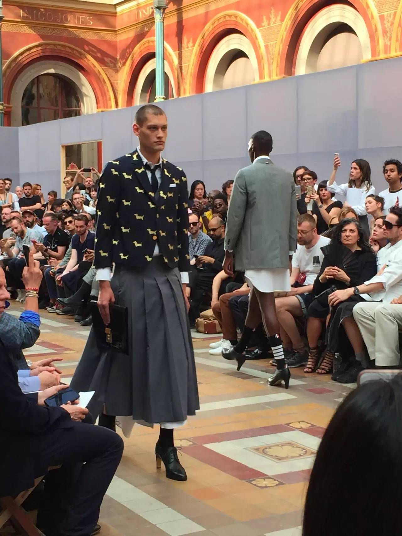 vetements联名耐克,vetements联名版