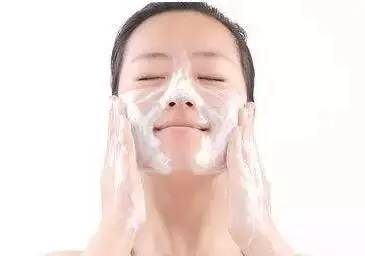 快翻翻你的包里有没有这些东西！放时间长了=毒药！