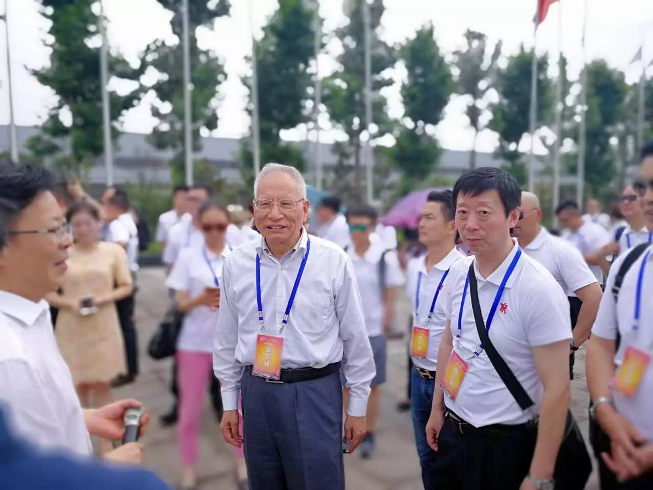 曾逐梦远方他乡，今逐梦丝路起点，物流园评论区已沦陷！