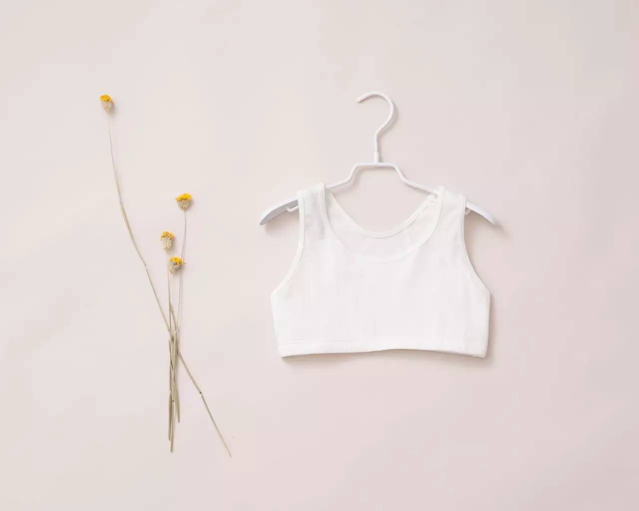 女生在大热天跑步怎样才能更清爽？功能型背心是一个好选择！