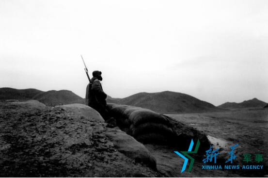 方大曾拍摄图片,方大曾在绥远前线采访时的留影