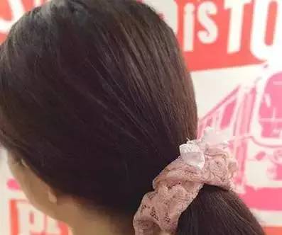 如何用内裤扎头发,用内裤扎头发教程