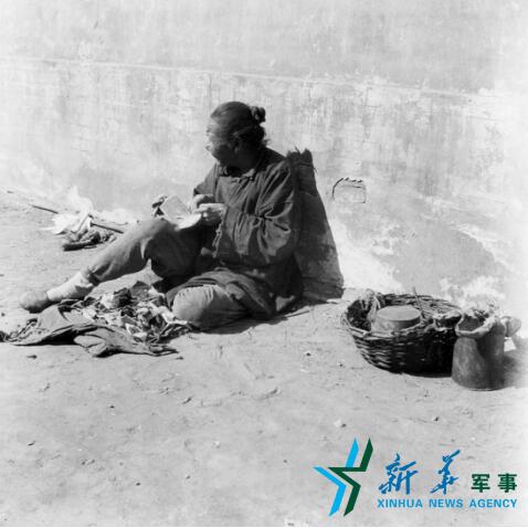 方大曾拍摄图片,方大曾在绥远前线采访时的留影