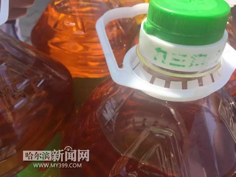 「提醒」转基因散装豆油冒充“九三非转基因”每箱便宜八九块｜市场九块五一斤上货，谎称“里道斯”上淘宝卖了近万单