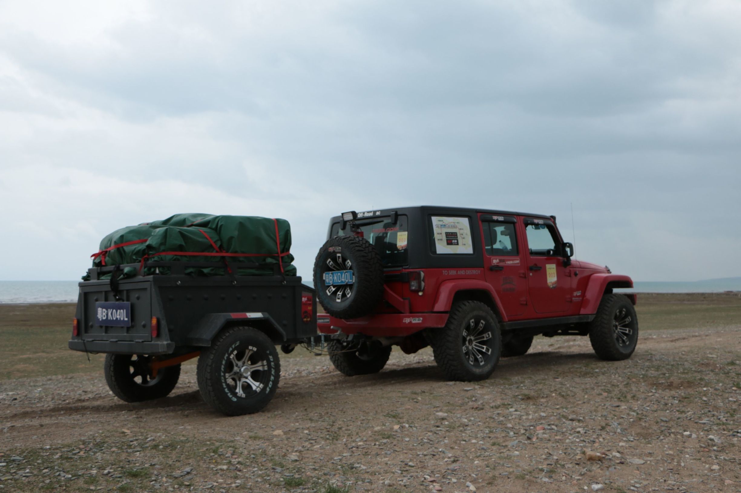 车顶加装平台违法吗,加装车顶纵杆要备案吗