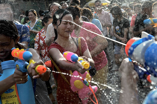 泰国泼水节过了还有必要去吗,在泰国遇到泼水节会不会随便泼