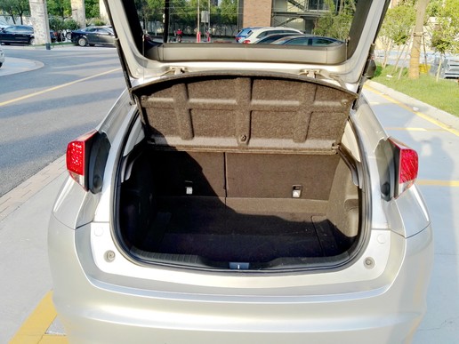 本田思域两厢的优缺点,2011款本田思域和09款思域一样吗