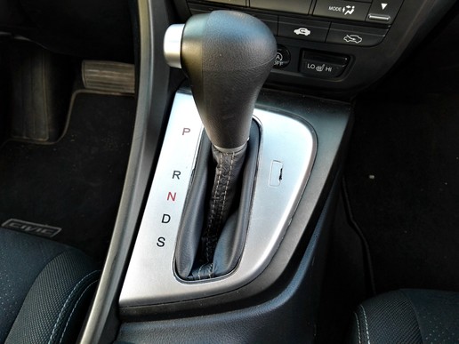 本田思域两厢的优缺点,2011款本田思域和09款思域一样吗