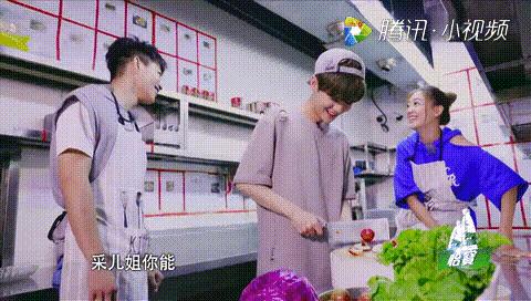 鹿晗玩魔方完整版,鹿晗还原魔方瞬间视频