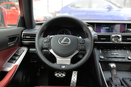 雷克萨斯is300fsport和普通版区别,雷克萨斯is300fsport深度评测