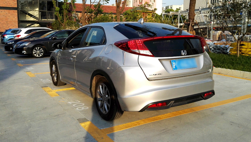 本田思域两厢的优缺点,2011款本田思域和09款思域一样吗