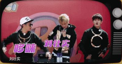 鹿晗玩魔方完整版,鹿晗还原魔方瞬间视频