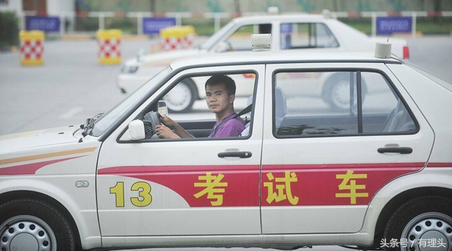 科二倒车入库高手,科二倒车入库怎么能找准点