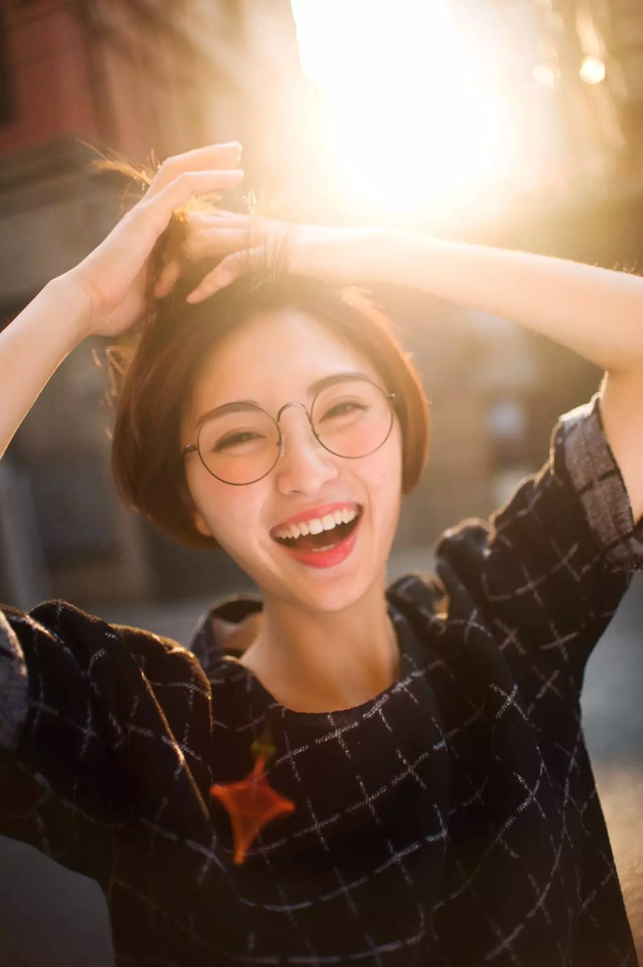 发量多简单又好看的头发造型教程,如何拍头发发丝好看