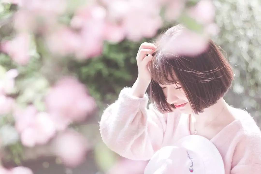 发量多简单又好看的头发造型教程,如何拍头发发丝好看