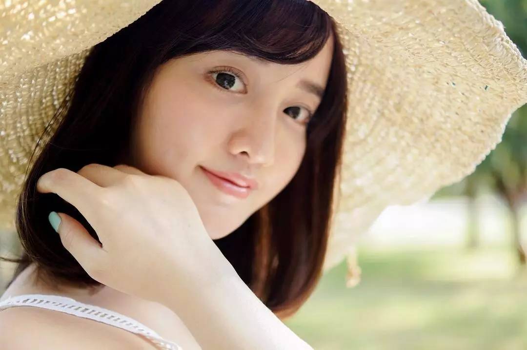 发量多简单又好看的头发造型教程,如何拍头发发丝好看