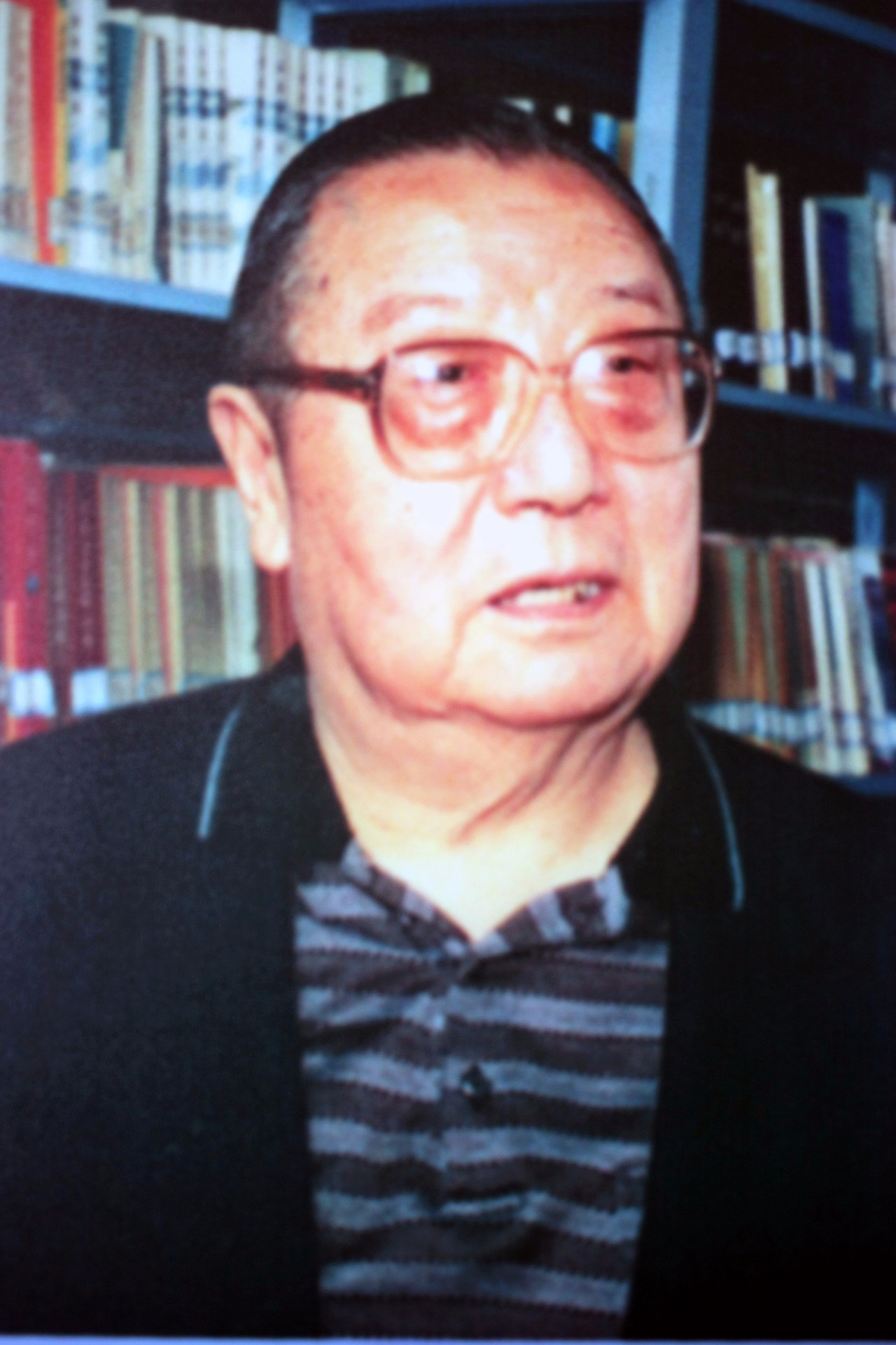 他比李嘉诚还年长，91岁的他在美国销售假发收入破10亿美元，被称假发大王，并带来香港第一只“假发股”，