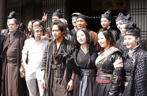 她与周星驰合拍电影：丈夫是著名导演，离异后前夫与妙龄女郎秀恩爱！