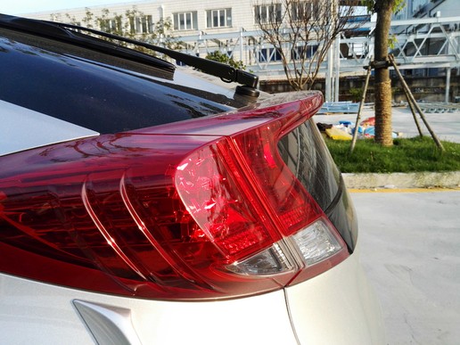 本田思域两厢的优缺点,2011款本田思域和09款思域一样吗