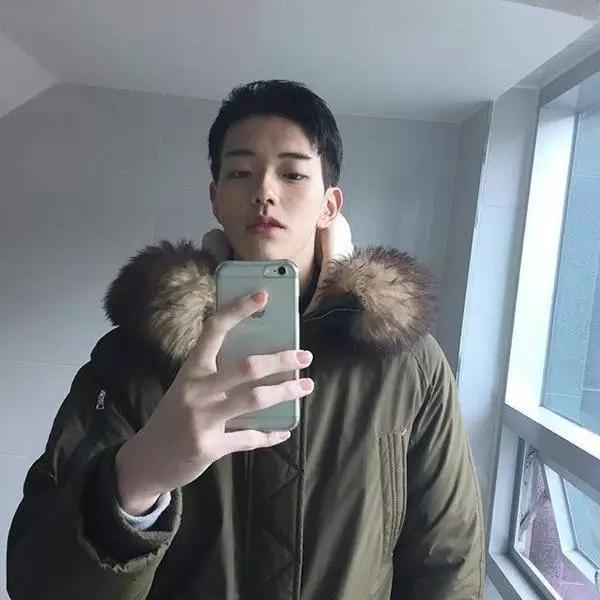 单眼皮小眼睛高鼻梁男生发型,单眼皮小眼皮男生发型