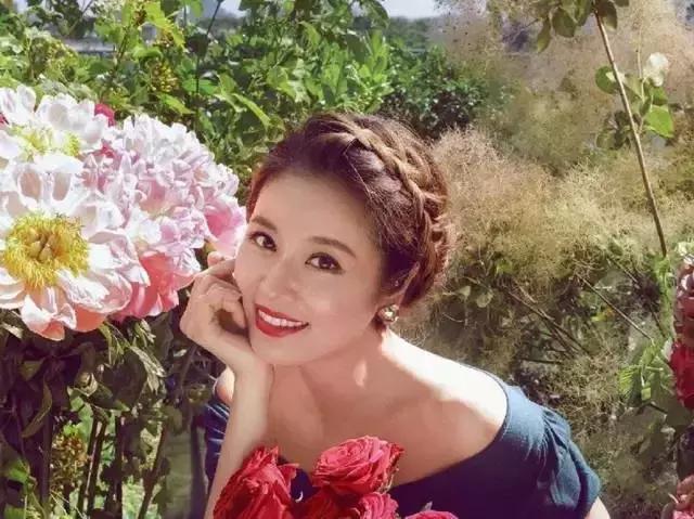 范冰冰公主头两侧盘发编发,范冰冰式麻花辫编发详解