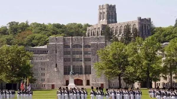 百年校训厚德载物完整视频,百年名校校训