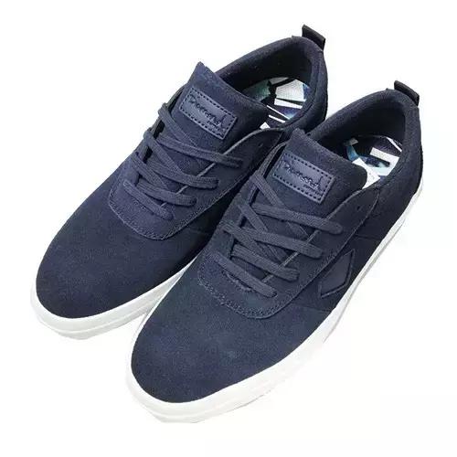 如果你觉得滑板鞋只有VANS和Nike的话，那我现在想教你做人了