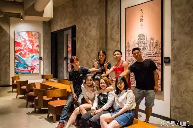 为什么95后都跑到星巴克了,为什么失业人都去星巴克了