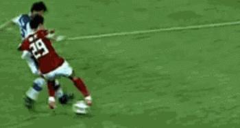 假摔，他们是认真的！下面请欣赏绿茵影帝们的精彩个人秀！