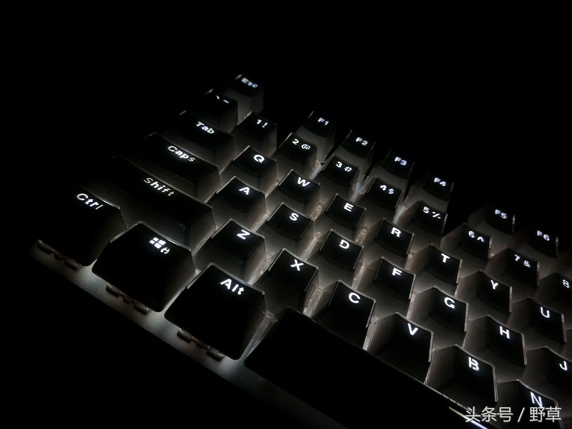 雷柏v500srgb机械键盘,雷柏v500合金版键盘黑轴测评